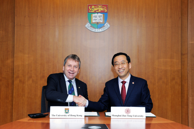 HKU President Professor Peter Mathieson and Shanghai Jiao Tong University President Professor Zhang Jie